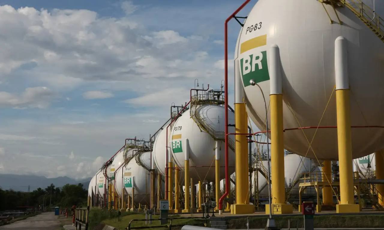 Petrobras amplia meta de refino para suprir 100% do mercado brasileiro