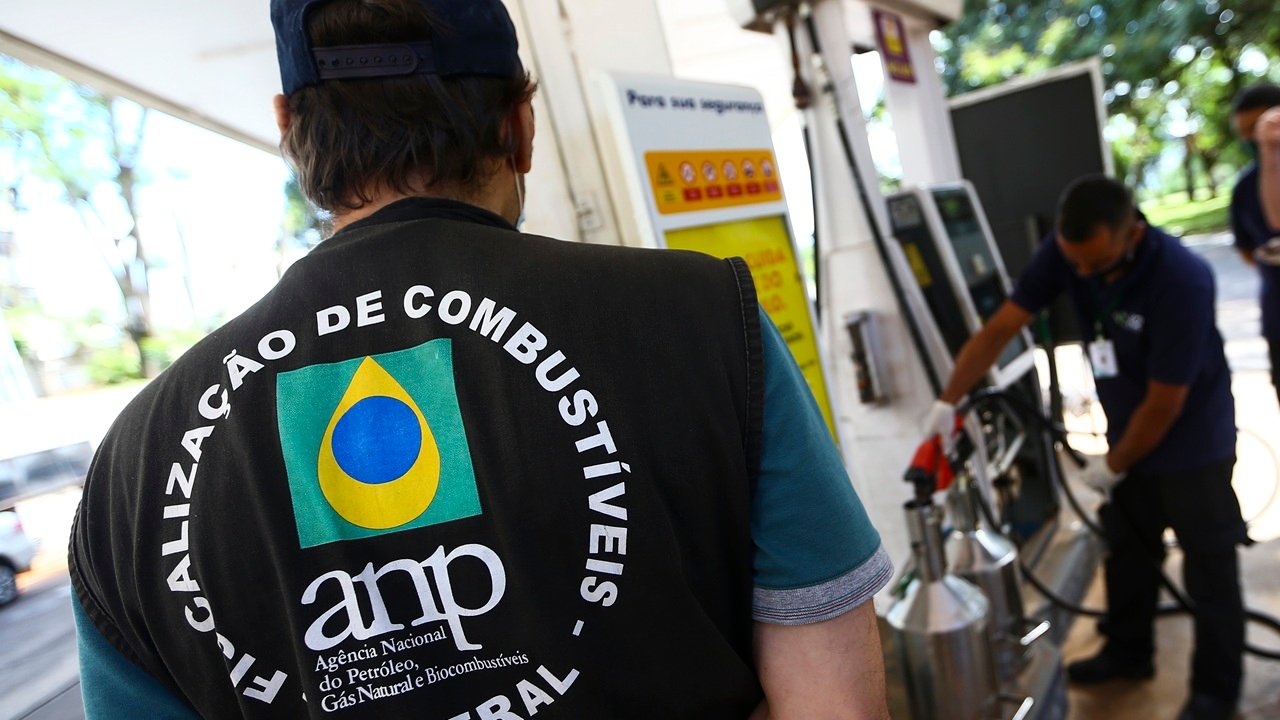 ANP aprova plano com 3 mil ações para fiscalizar preços de combustíveis