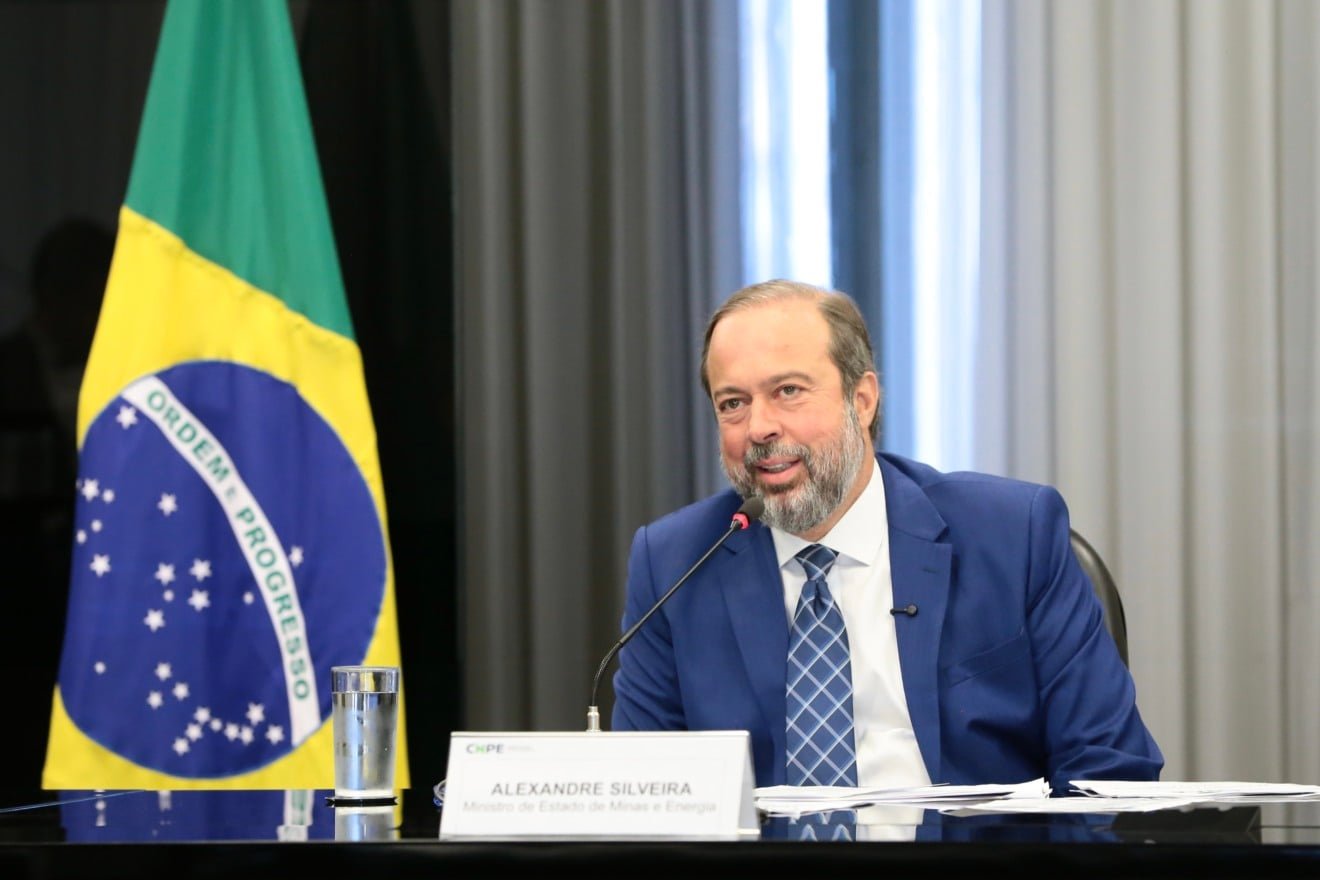 O ministro Alexandre Silveira durante reunião do CNPE