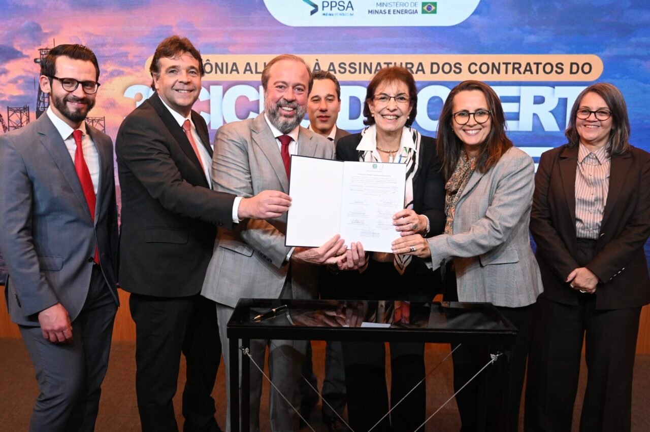 MME assina contratos de cinco blocos do pré-sal da OPP3