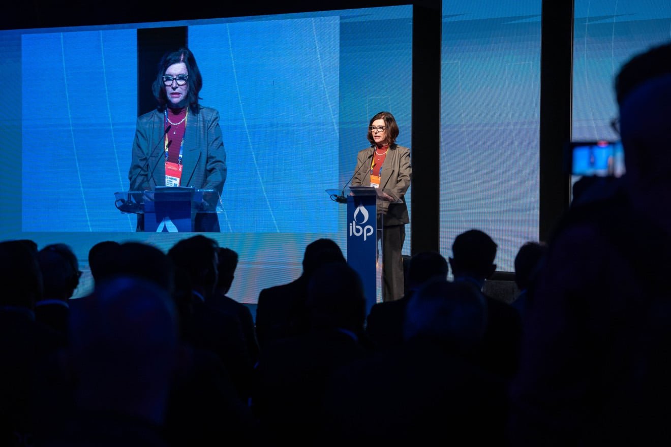 Magda Chambriard, presidente da Petrobras, em painel na ROG.e, no Rio de Janeiro